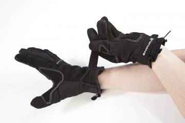 8-endura-womens-strike-glove