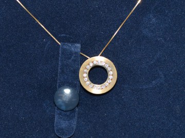 circle-pendant-with-brushed-finish-yg_1