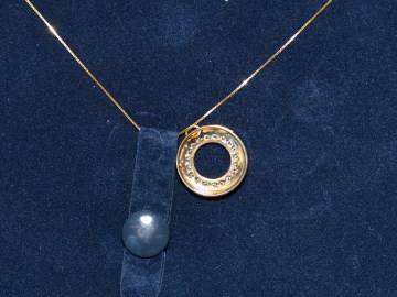 circle-pendant-with-brushed-finish-yg_3