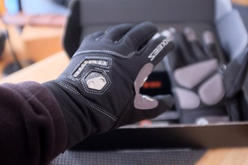 zackees-turn-signal-gloves-winter-gloves_4